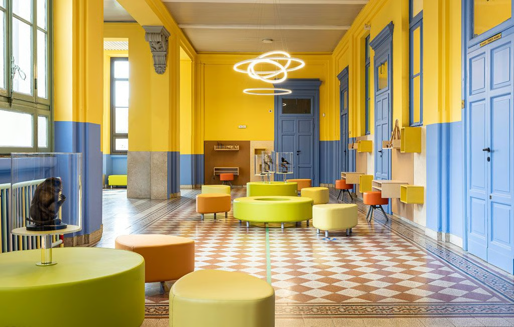 Refurbished lobby, the stools with exhibiting functions can be observed, photo by Erich Invernizzi