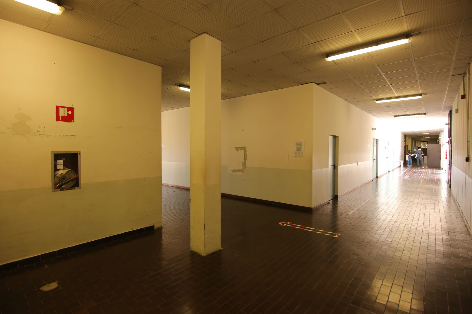 Corridor in Building D, status quo, photo in 2021