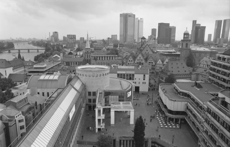 Open spaces as the key to the integration issue of historical site reconstruction projects: a cross‑cultural comparison